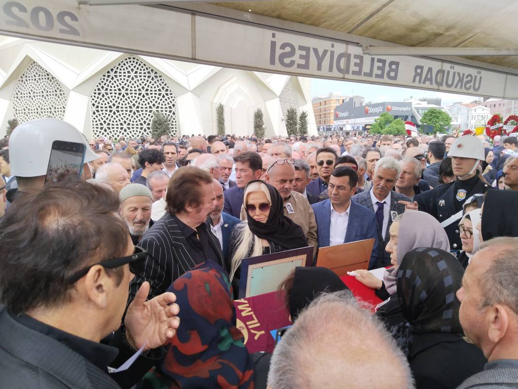 Süleyman Soylu ile İmamoğlu Mehmet Ali Yılmaz'ın cenazesinde aynı karede. İşte Soylu'nun hali 3